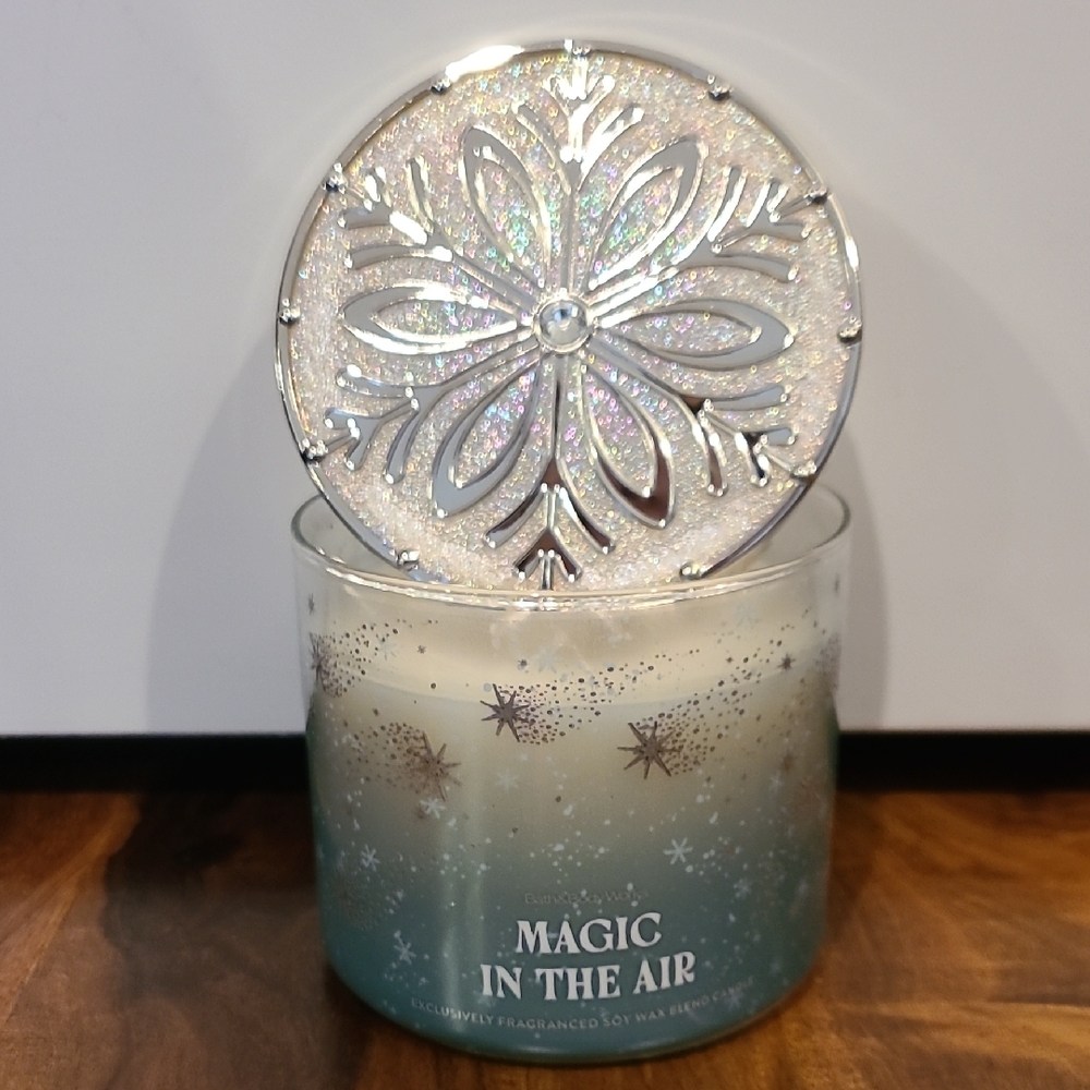 MAGIC IN THE AIR 3 Wick Candle Bath And Body Works With Snowflake Lid